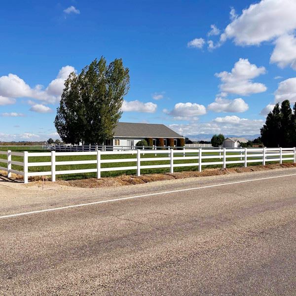 China White Vinyl Fence Rails